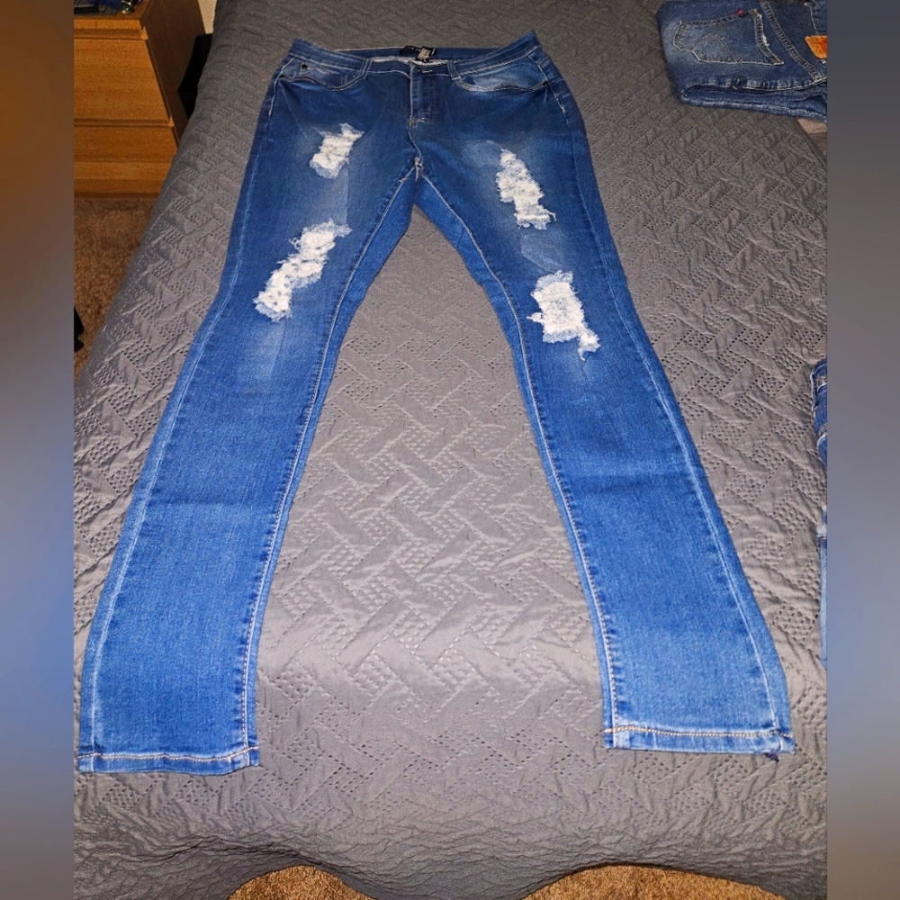 Fashion Nova Curve jeans